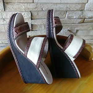 Tommy Bahama wedge